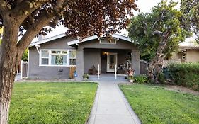 738 E Yale